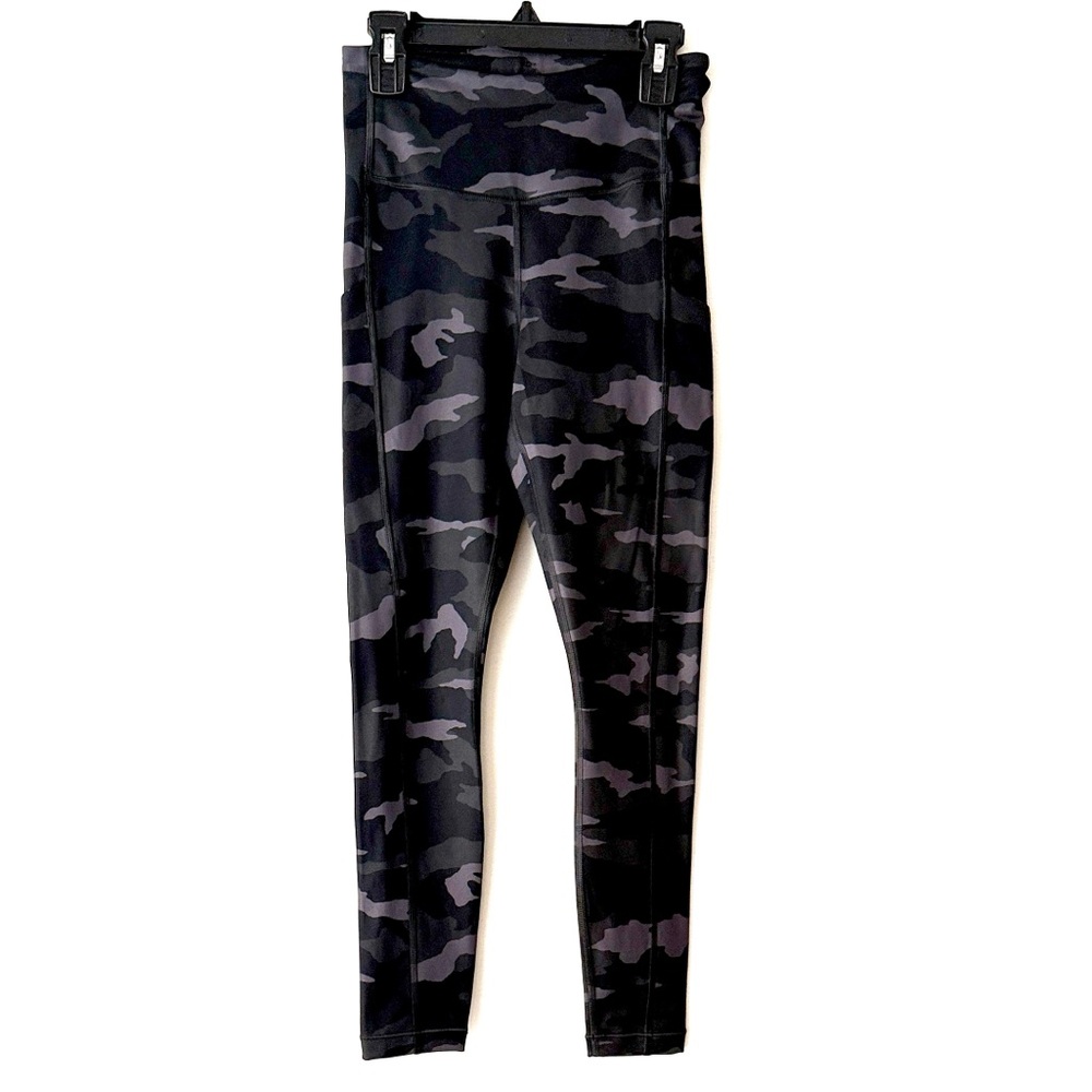 ⭐️SOLD⭐️ ATHLETA Ultimate Camo 7/8 Leggings Size XXS
